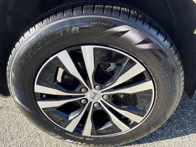 2025 Volvo XC60 B5 Core Dark Theme