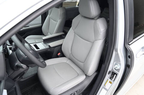 2025 Toyota Sienna XLE 8-Passenger