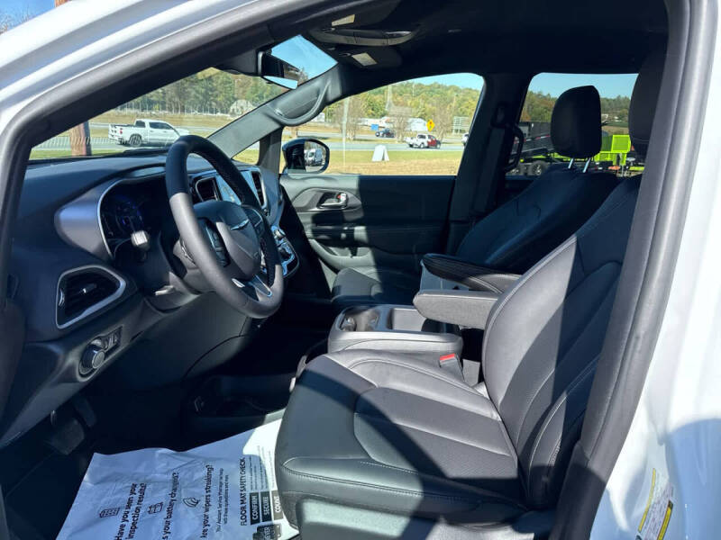 2026 Chrysler Voyager LX