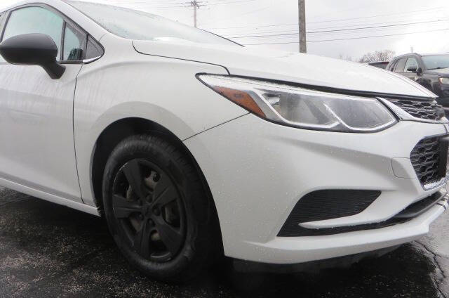 2017 Chevrolet Cruze LS photo 18