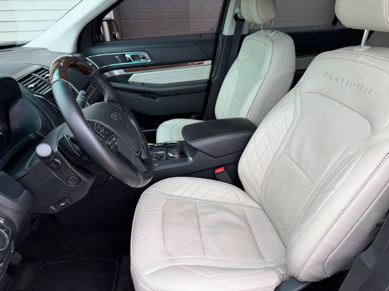 2017 Ford Explorer Platinum