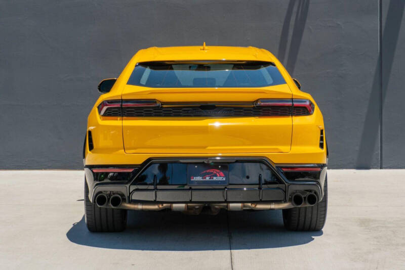 2025 Lamborghini Urus SE
