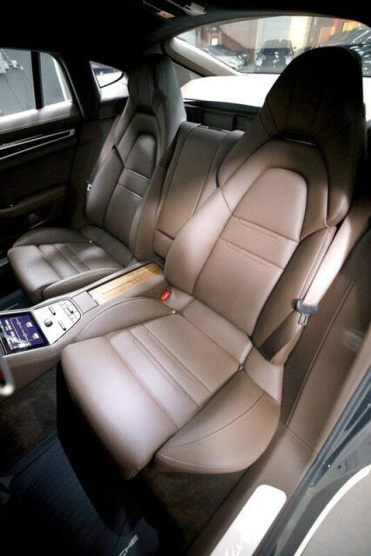 2018 Porsche Panamera 4 Executive