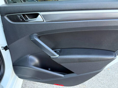 2017 Volkswagen Passat 1.8T R-Line