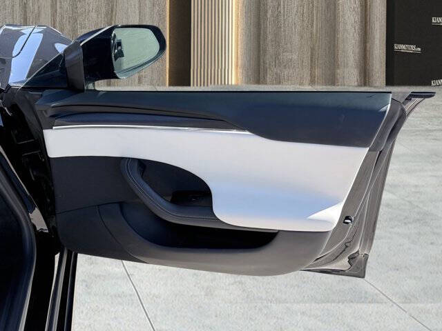 2023 Tesla Model S Plaid