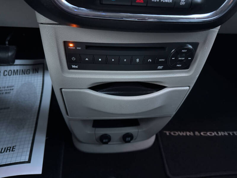 2013 Chrysler Town and Country Touring-L