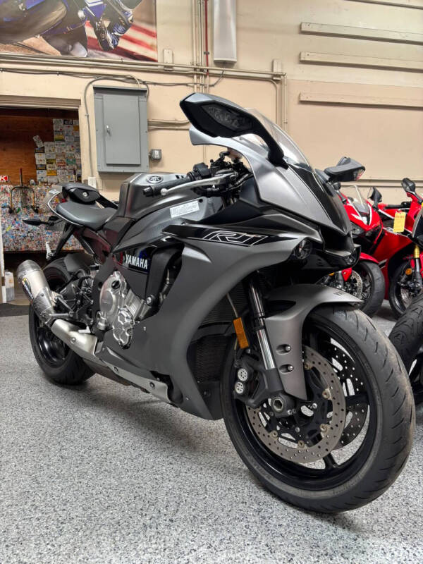 2016 Yamaha YZF-R1