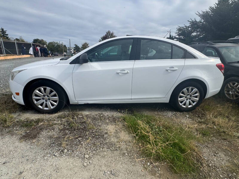 2011 Chevrolet Cruze LS's photo