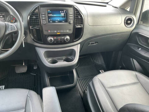 2022 Mercedes-Benz Metris Passenger