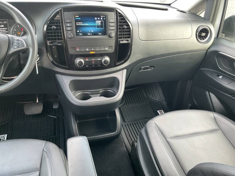 2022 Mercedes-Benz Metris Passenger