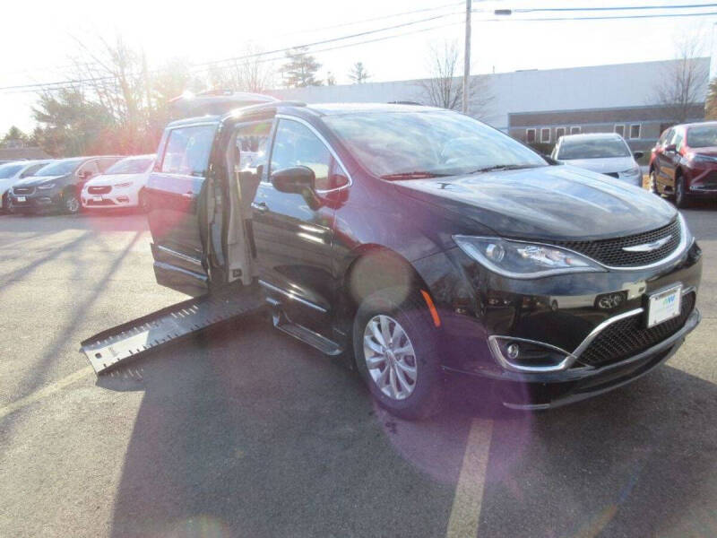 2017 Chrysler Pacifica Touring-L