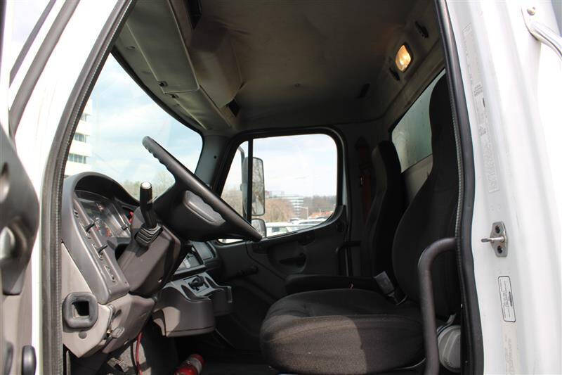 2013 Freightliner M2 106