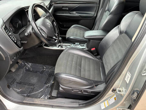 2020 Mitsubishi Outlander SE