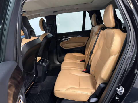 2016 Volvo XC90 T6 Momentum