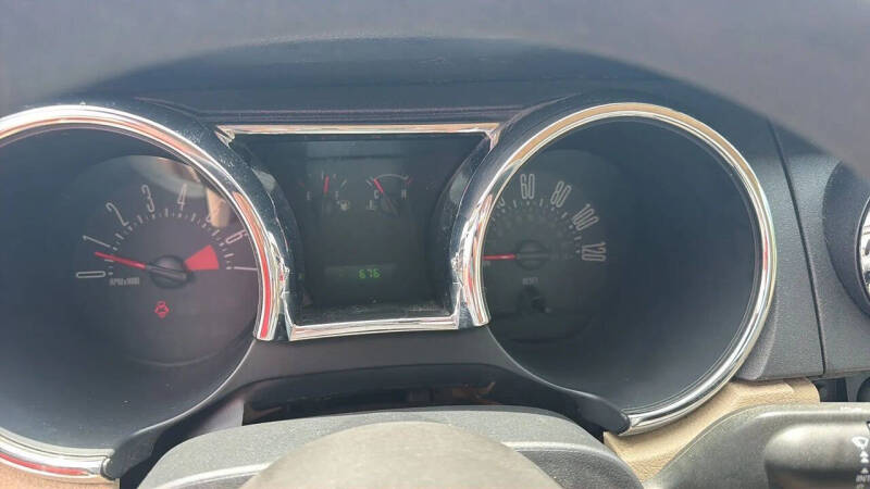 2005 Ford Mustang V6 Deluxe