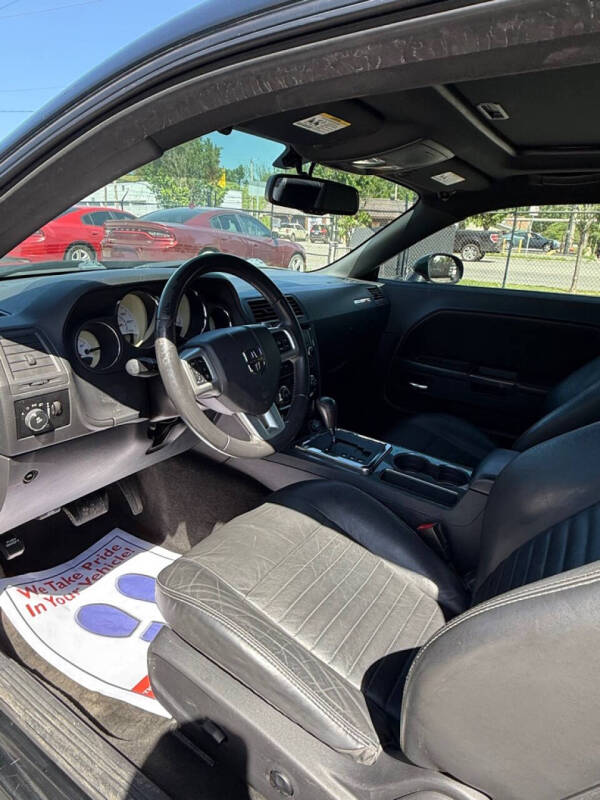 2013 Dodge Challenger SXT Plus