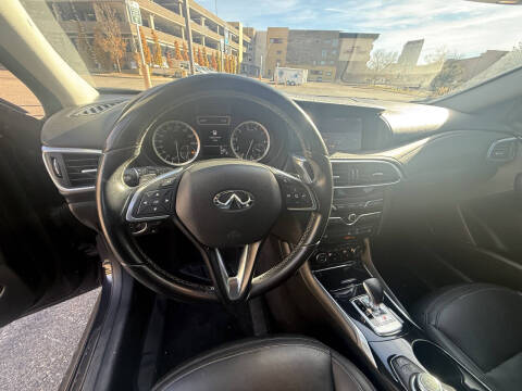 2017 Infiniti QX30 Luxury