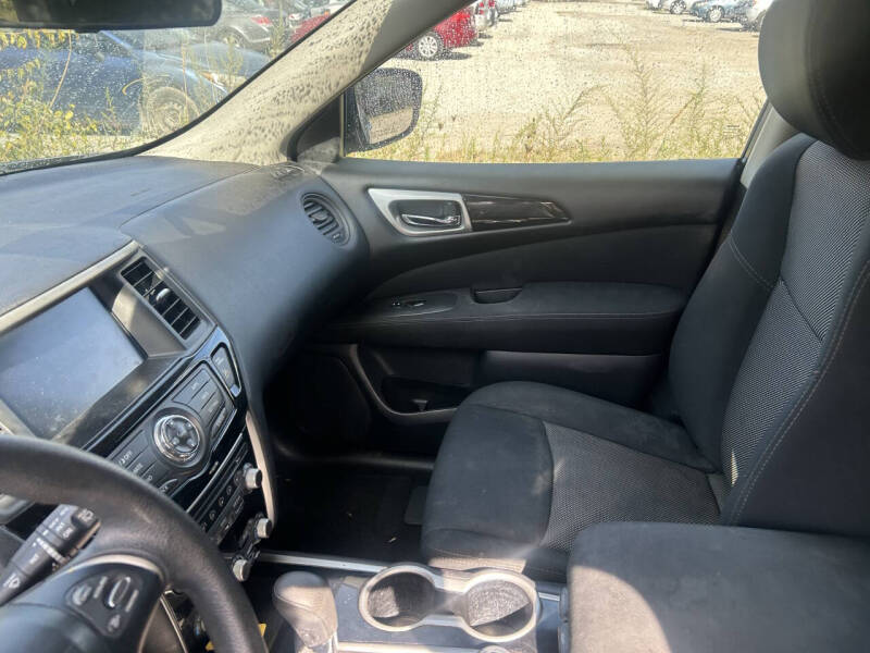 2017 Nissan Pathfinder SV