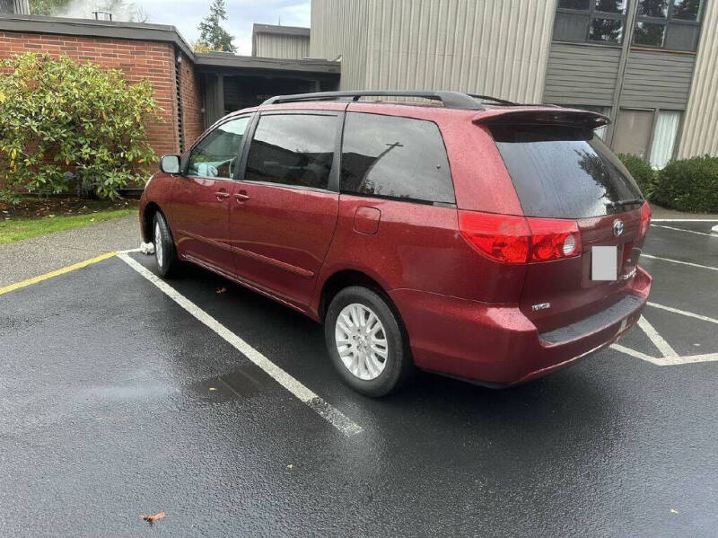 2010 Toyota Sienna LE 7-Passenger