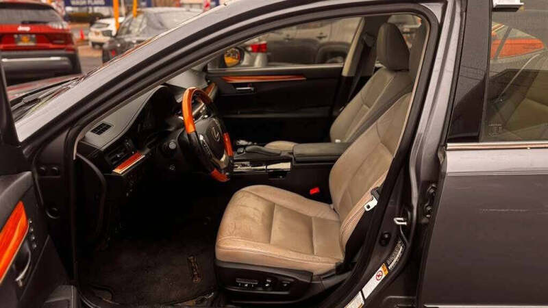 2015 Lexus ES 300h