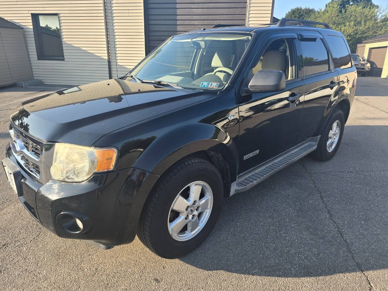 2008 Ford Escape for sale at QUEENSGATE AUTO SALES in York, PA