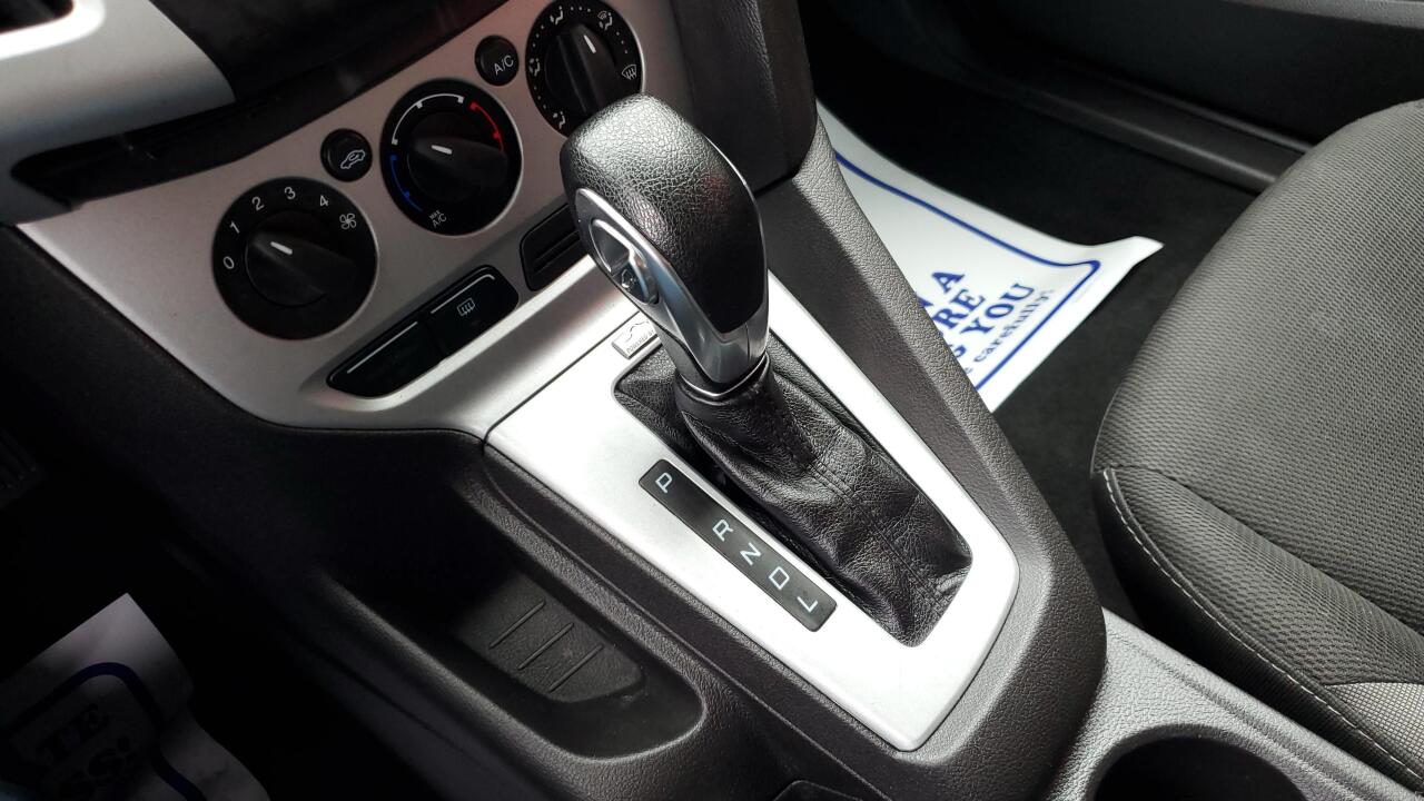 2014 Ford Focus SE 4dr Hatchback 22
