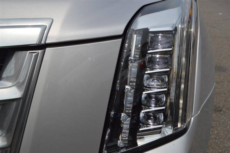 2018 Cadillac Escalade Luxury