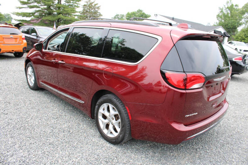 2017 Chrysler Pacifica Touring-L