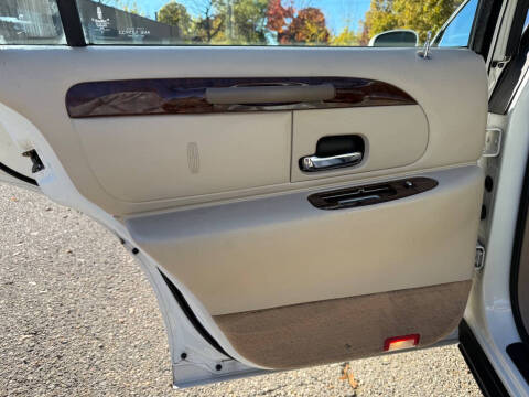 2000 Lincoln Town Car Executive