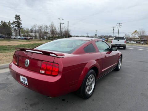 2005 Ford Mustang V6 Deluxe