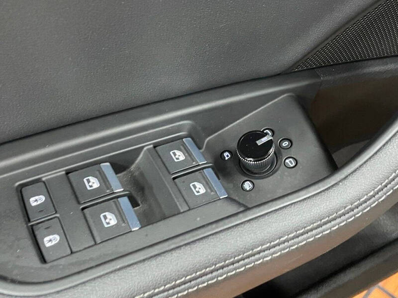 2022 Audi e-tron quattro Premium