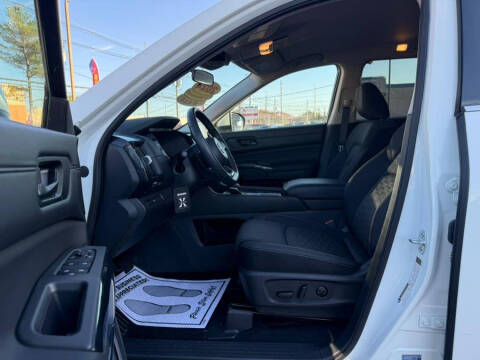 2024 Nissan Pathfinder SV