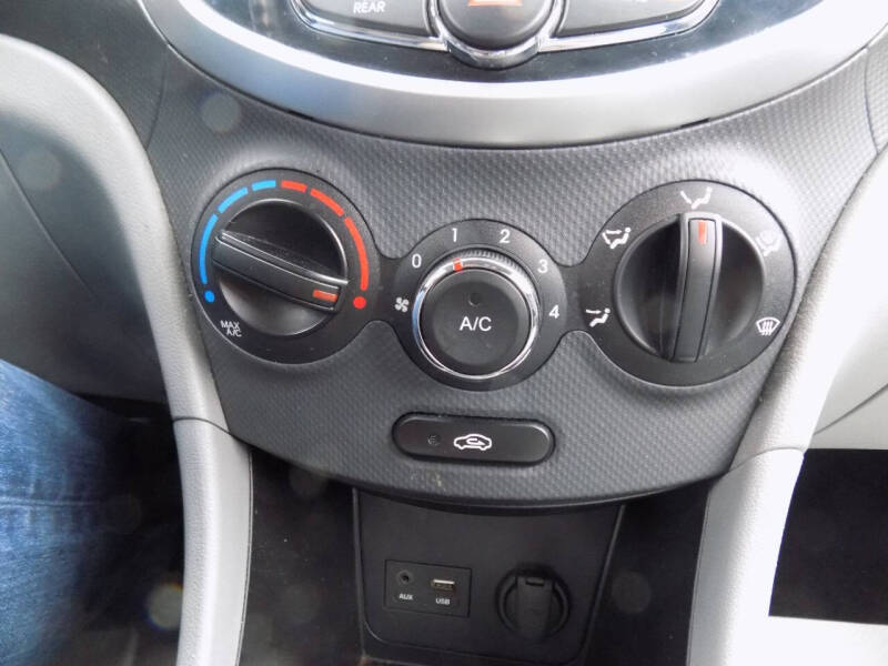 2014 Hyundai Accent SE