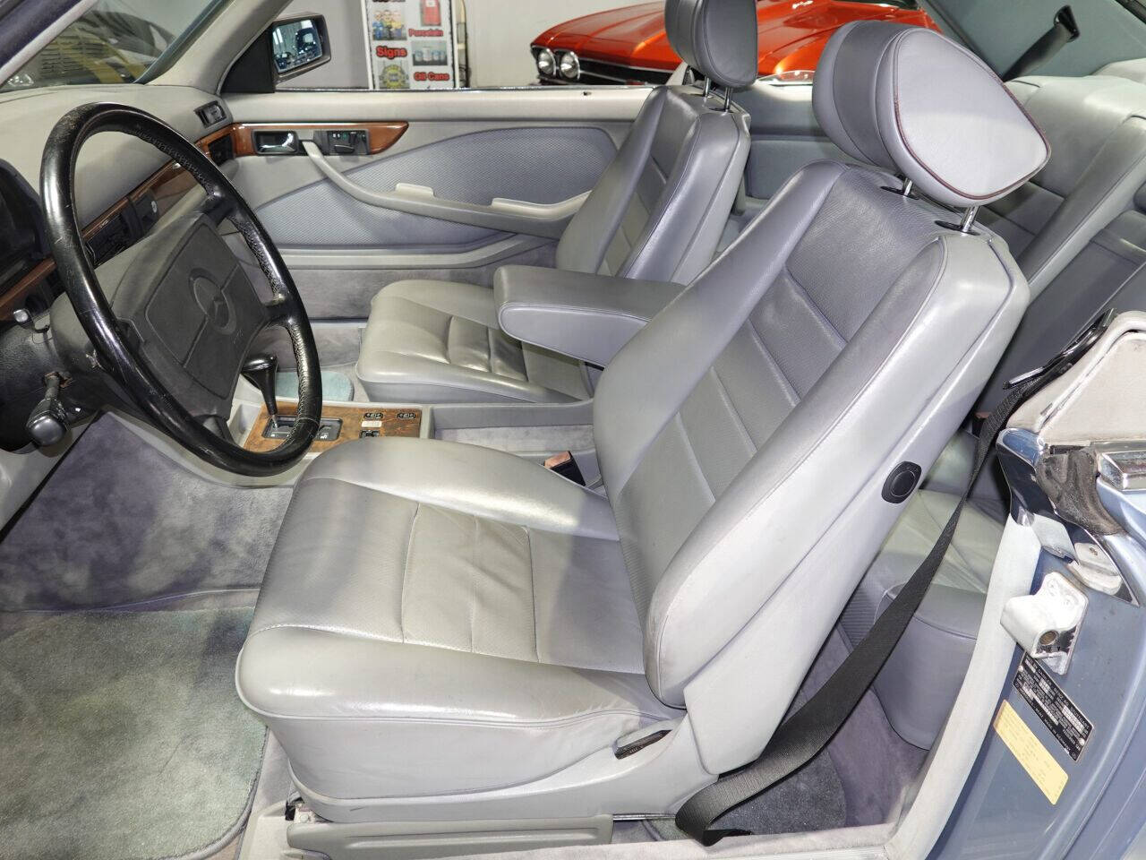 1987 Mercedes-Benz 560-Class 30