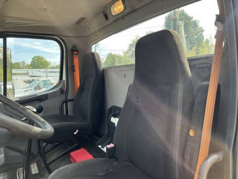 2013 Freightliner Business class M2