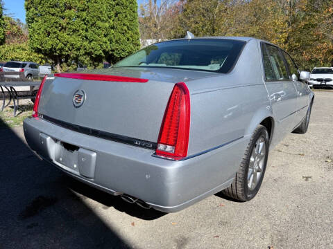 2011 Cadillac DTS Luxury Collection