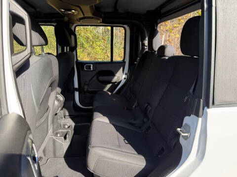 2022 Jeep Gladiator Sport