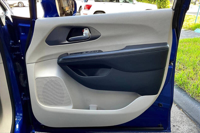 2021 Chrysler Pacifica Touring L