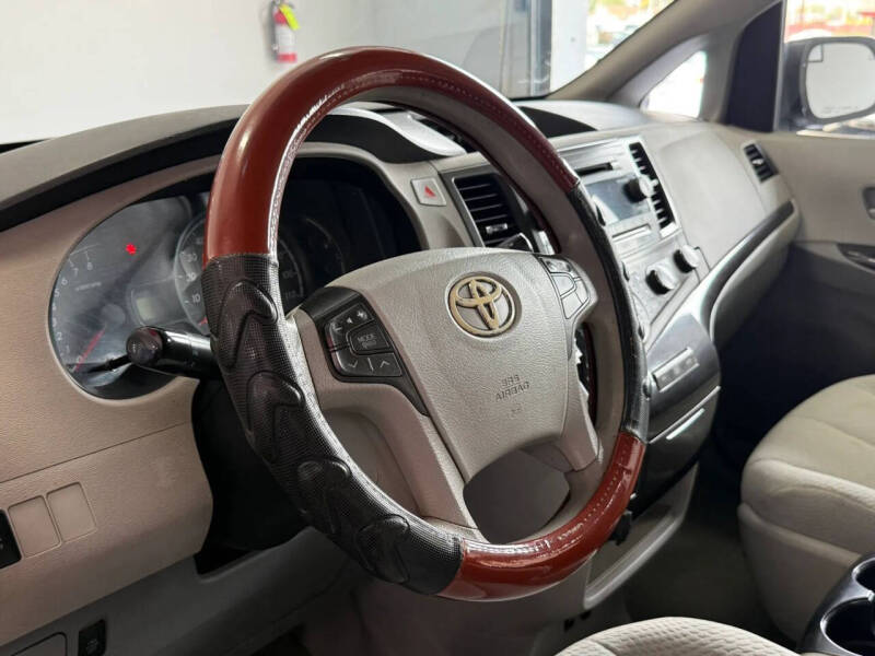 2012 Toyota Sienna