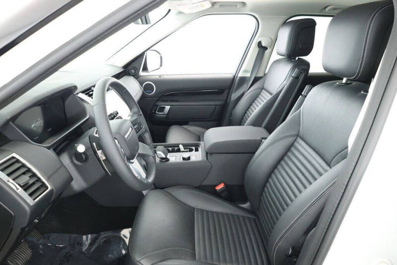 2024 Land Rover Discovery P300 S