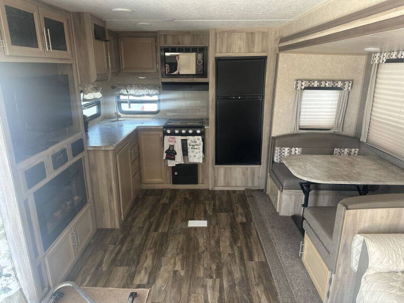 2019 COACHMAN CATALINA 303RKP