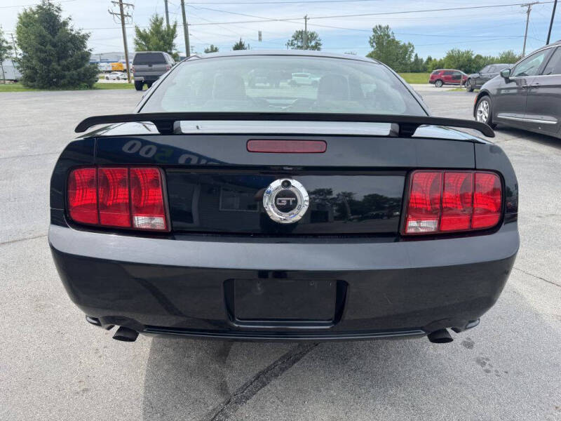2006 Ford Mustang GT Deluxe