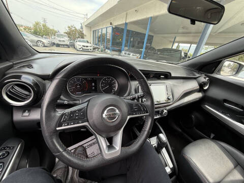 2019 Nissan Kicks SR