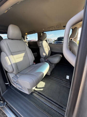2017 Toyota Sienna XLE 8-Passenger