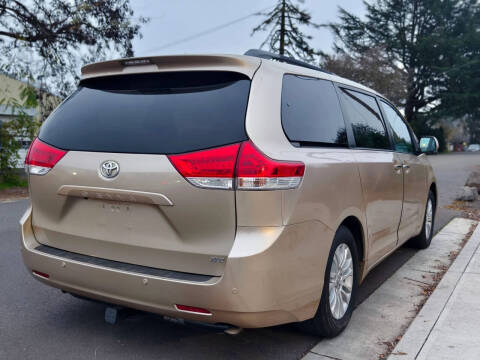 2011 Toyota Sienna