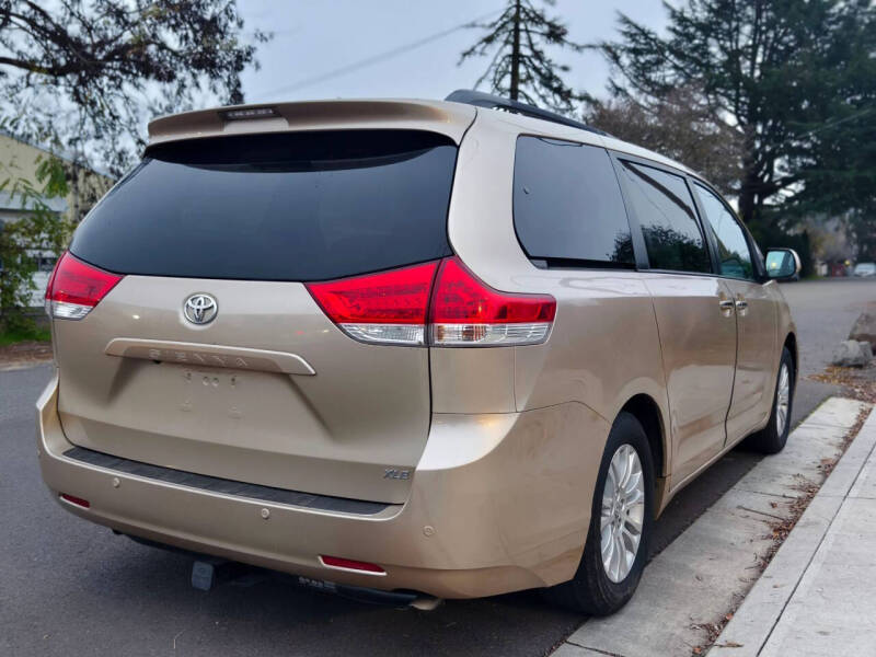 2011 Toyota Sienna