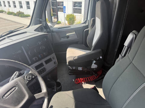 2021 Freightliner Cascadia
