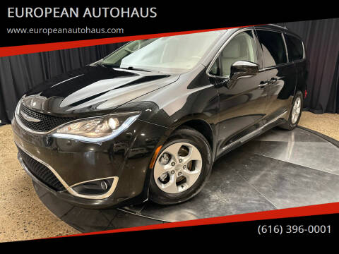 2017 Chrysler Pacifica for sale at EUROPEAN AUTOHAUS in Holland MI