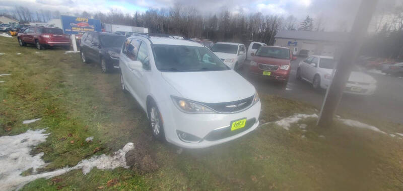 2019 Chrysler Pacifica Touring L's photo