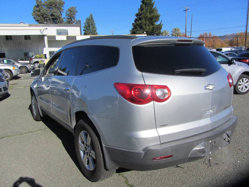 2011 Chevrolet Traverse 1LT photo 3